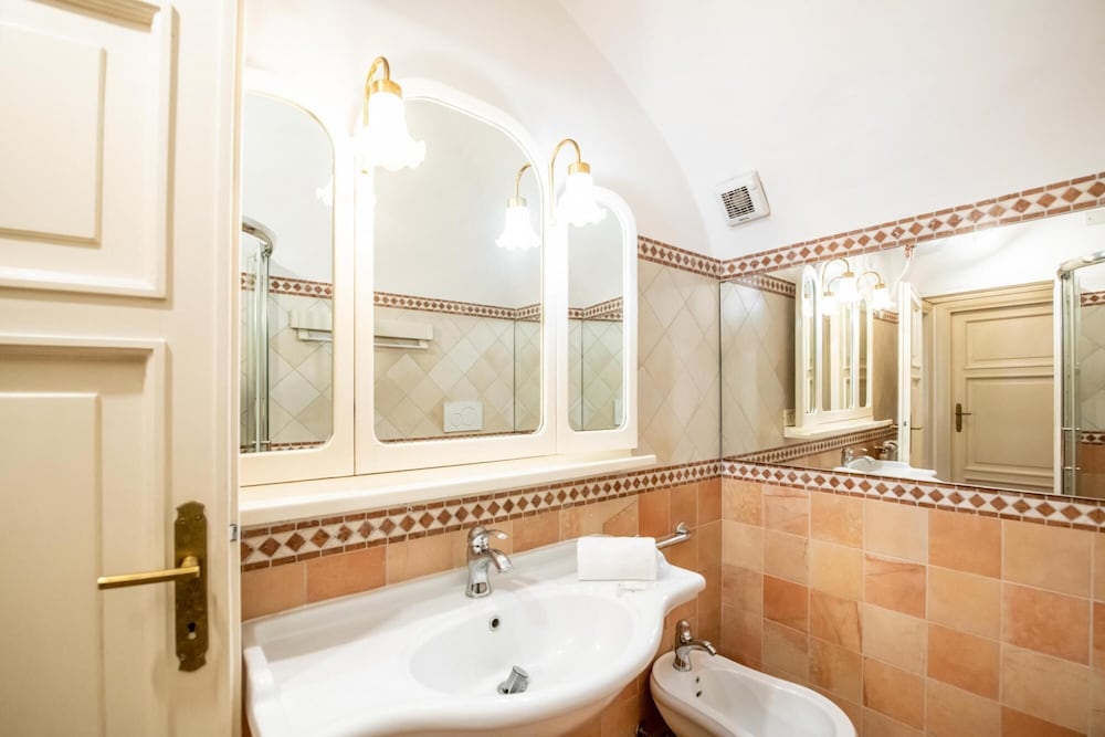 Aurora in Pantheon Apartment