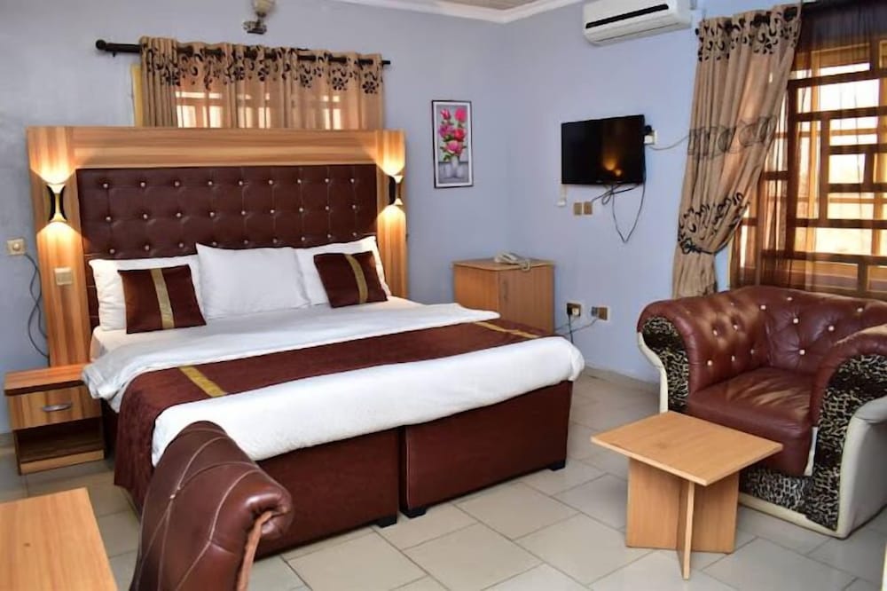 Peninsula Suites