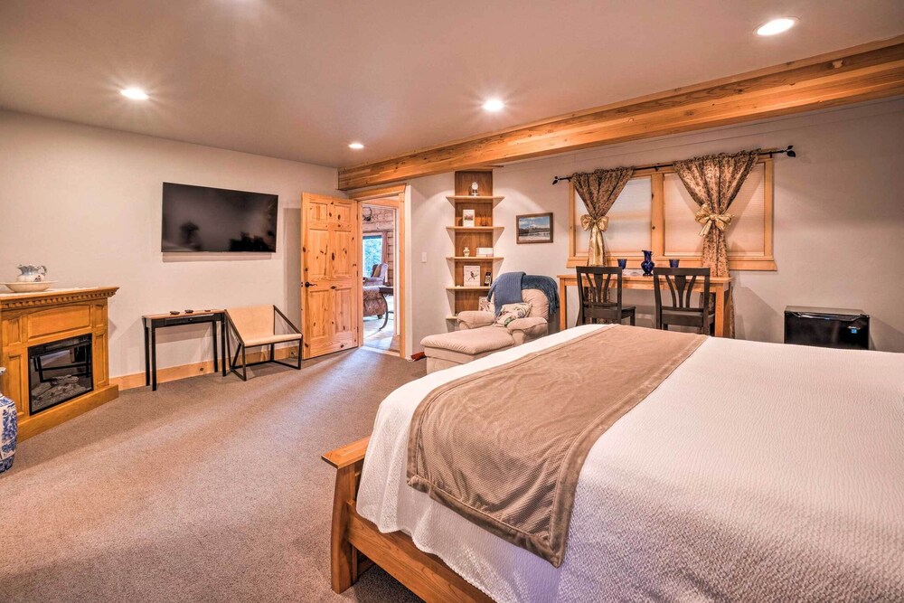 Brookings Vacation Rental Lodge on 88 Acres! view 3