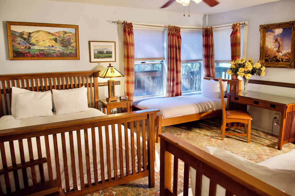 Yosemite Bug Rustic Mountain Resort
