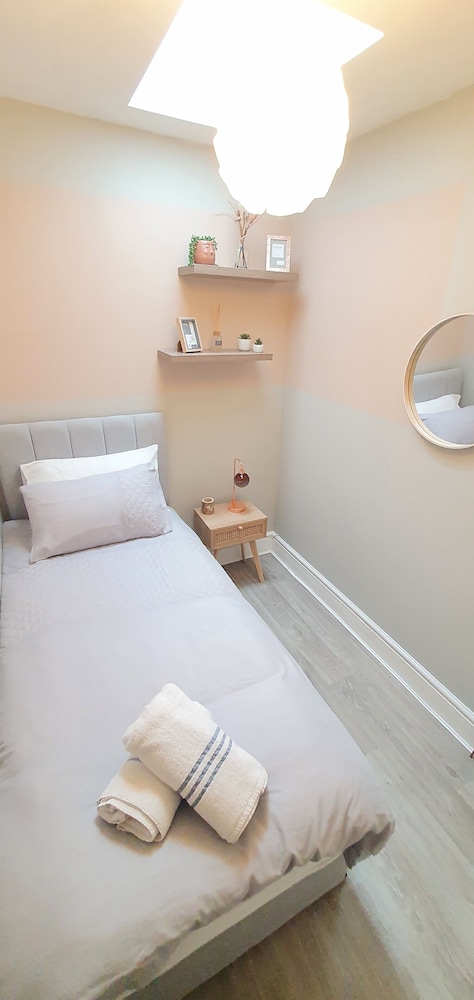 Lligwy House - Charming 3-bed House in Holyhead view 5