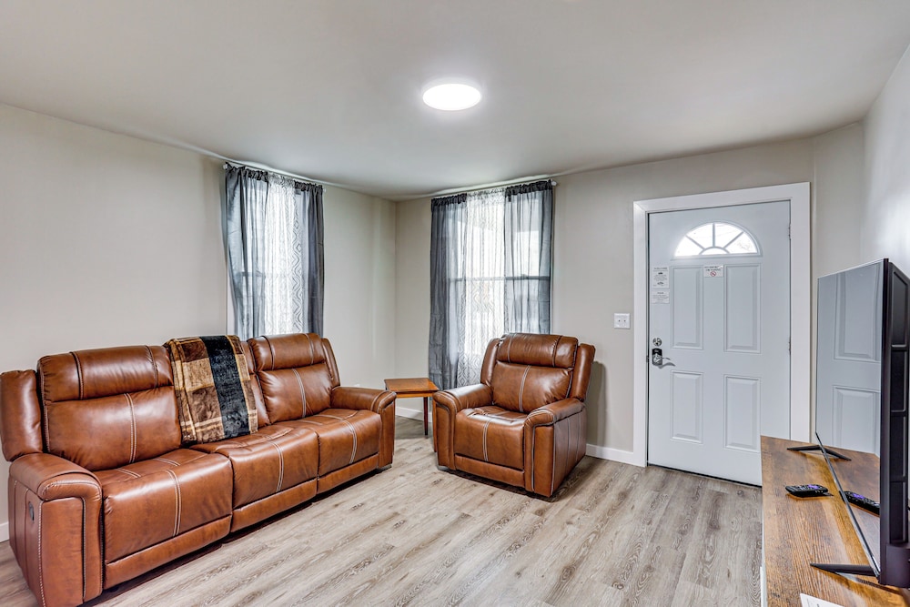 2 Mi to Dtwn Harrisburg! Convenient Duplex