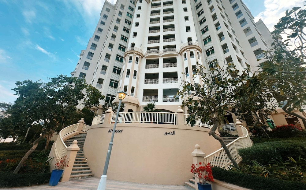 Amazing 1BR at the Palm w Beach Pool Access
