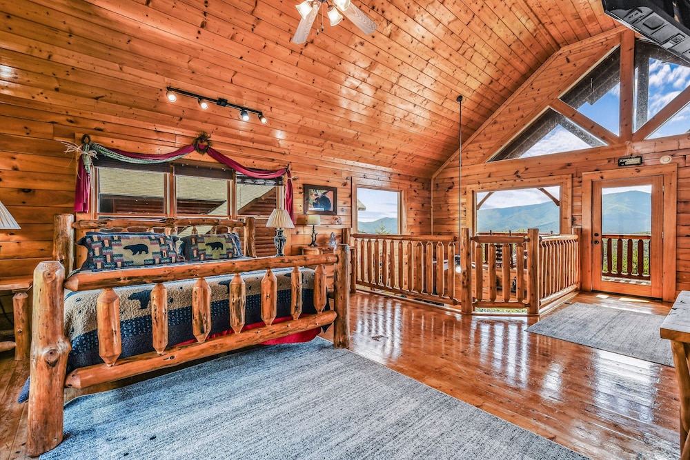 Extravagant View 3 Bedrooms 3 Bathrooms Cabin
