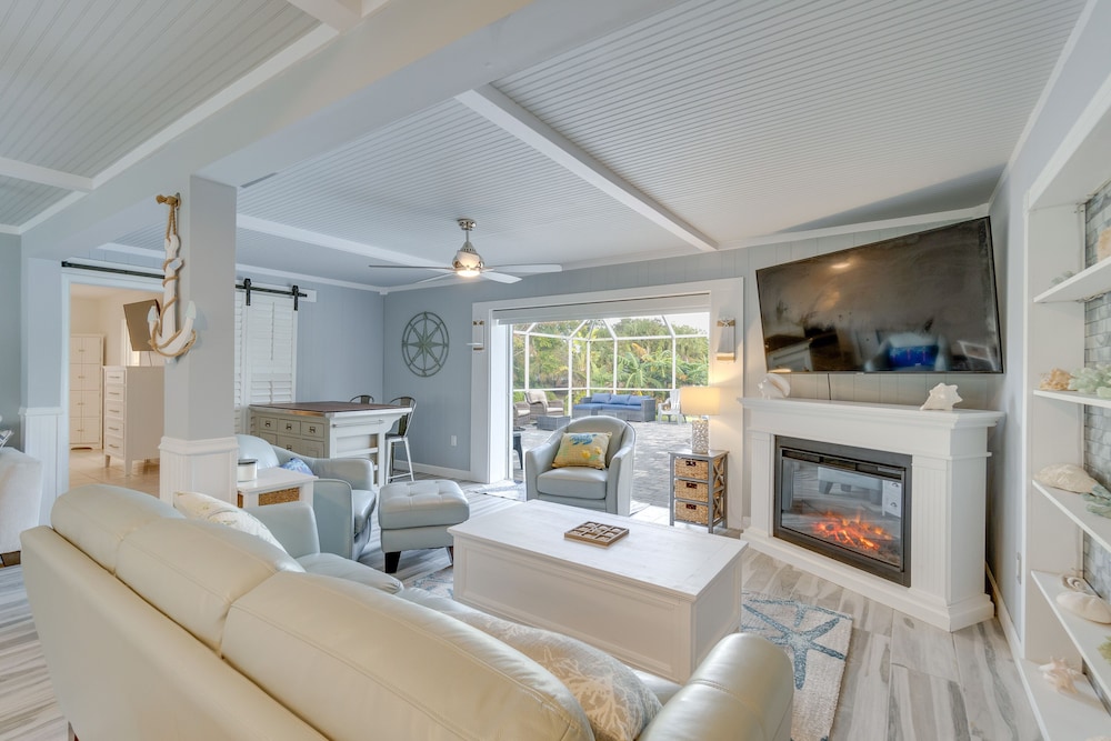 Sarasota Home w/ Pool: 4 Mi to Siesta Key Beach!