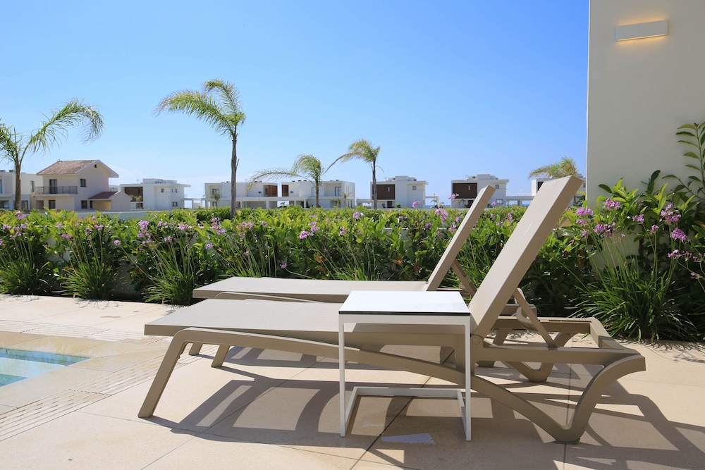 Phaedrus Living Serenity Waves Villas No.20