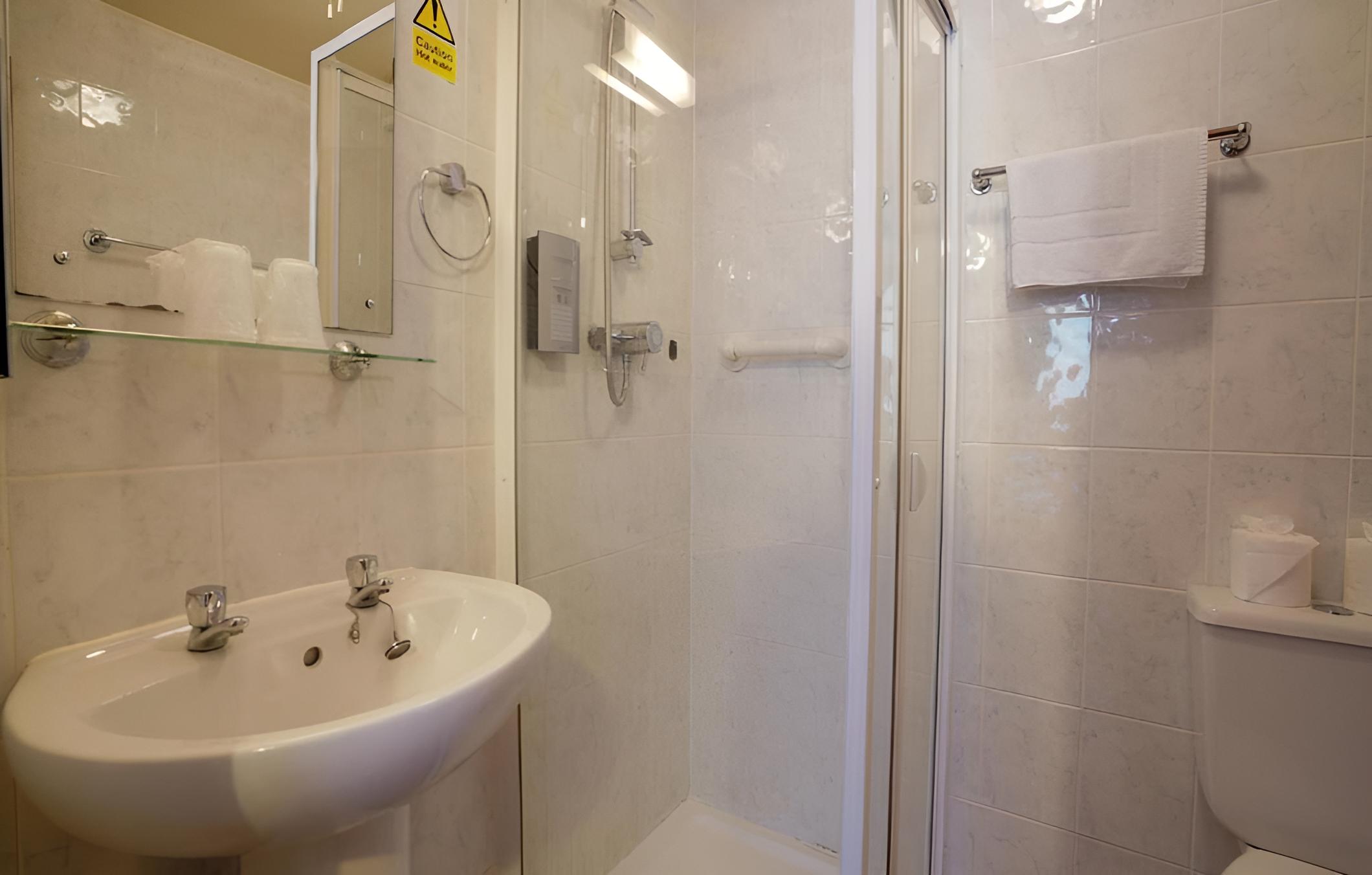 OYO Shanklin Beach Hotel