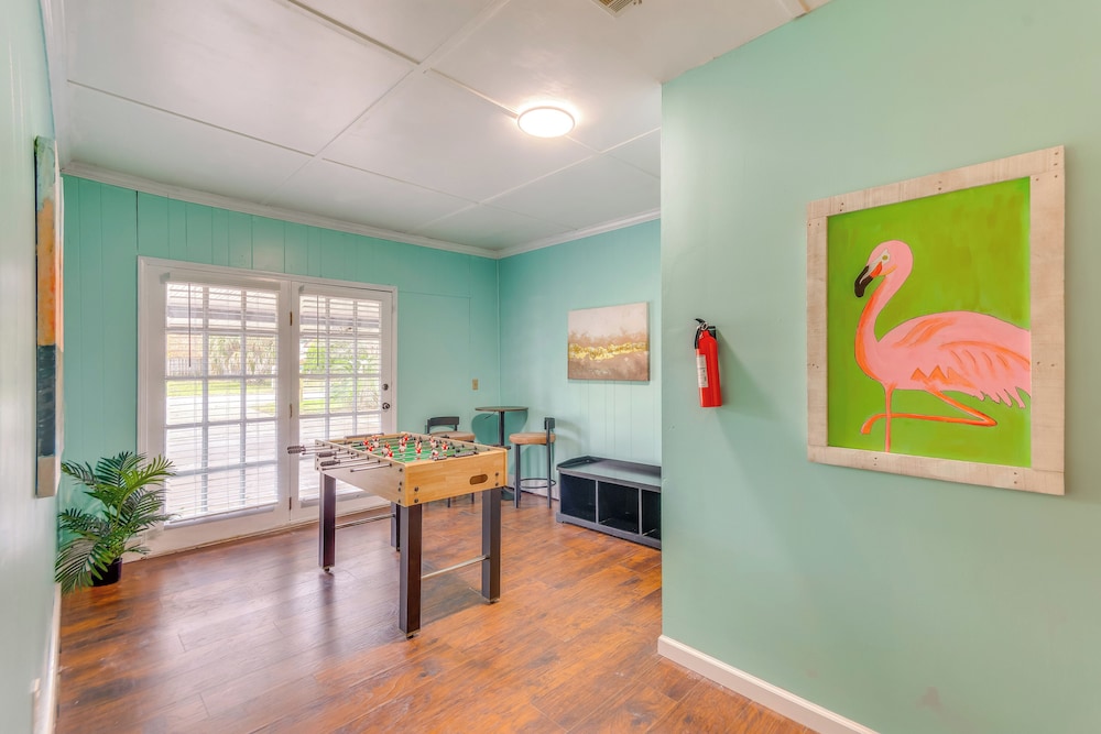 Foosball Games & Al Fresco Dining: Pensacola Home!