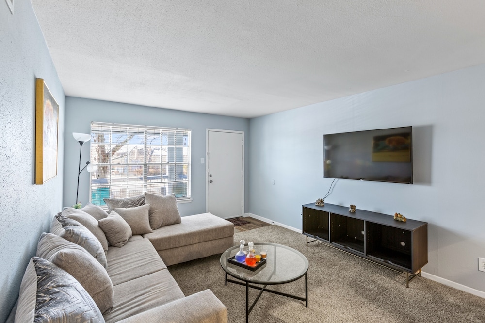 Comfortable Apartments in SEABROOK SK view 4