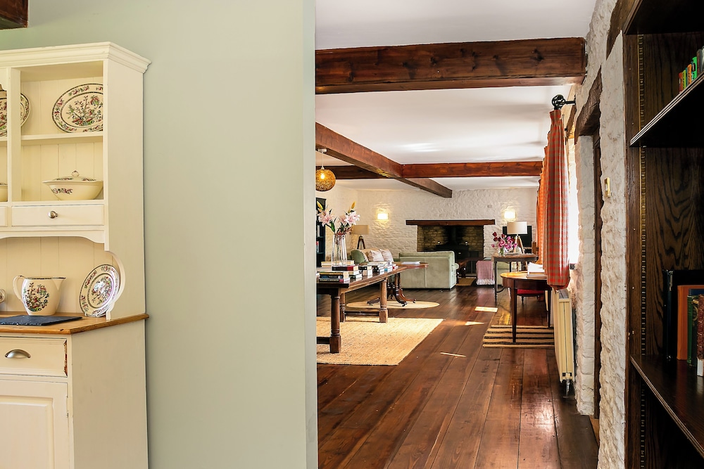 Stunning Barn Conversion - Rural Setting view 5
