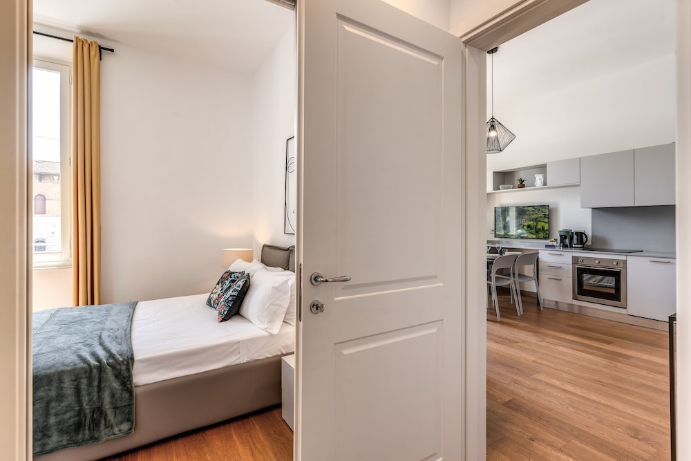 AwesHome Luxury Apartment view 4