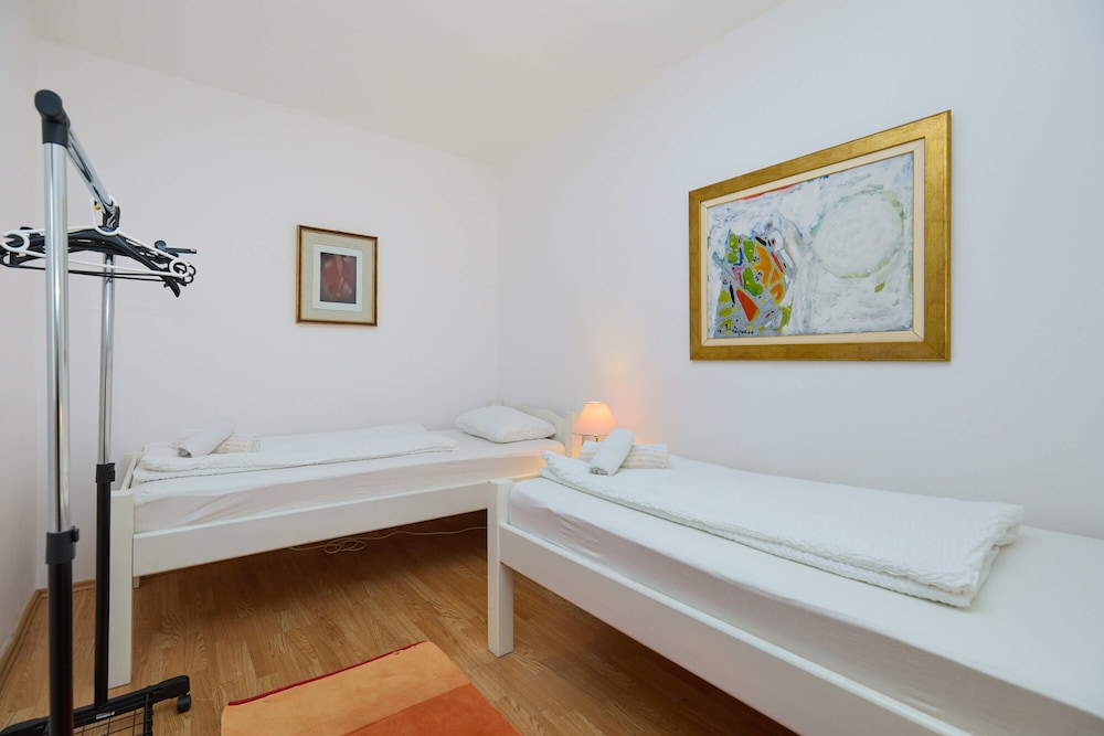 KABLAR'S SUNNY SUITES