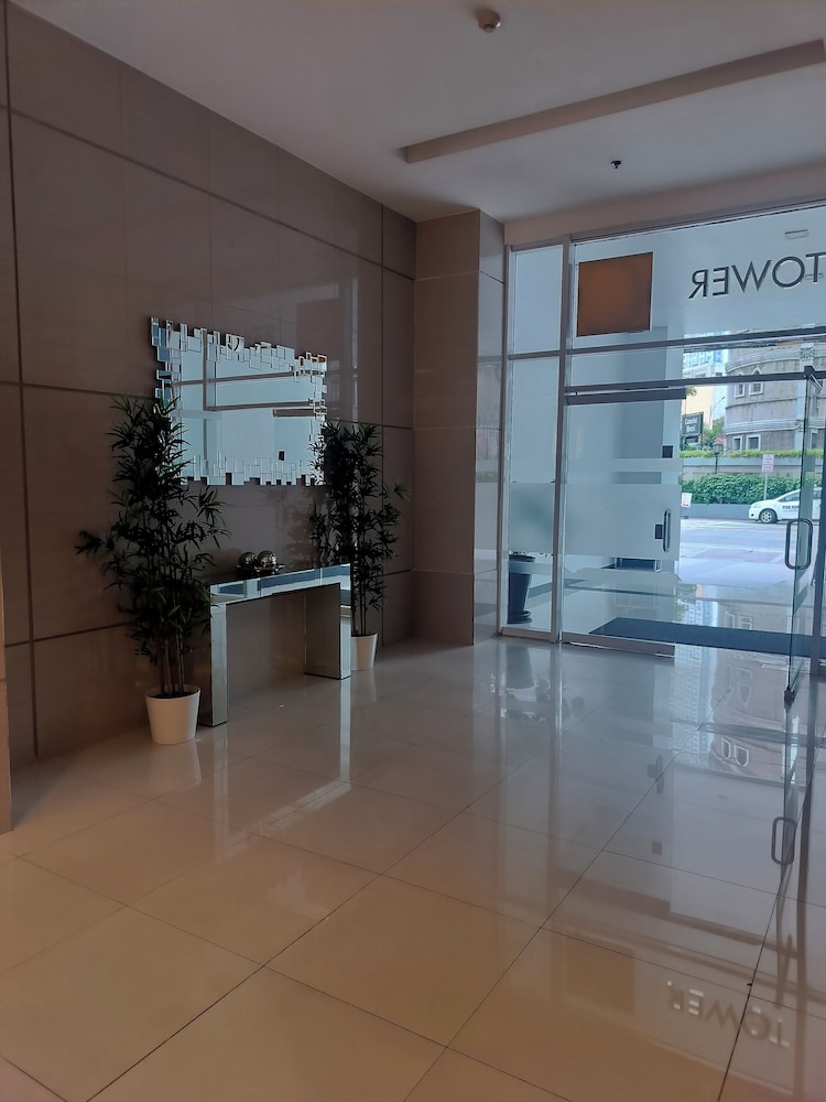 Spacious 1-bedroom Condo in Quezon City With Private Pool