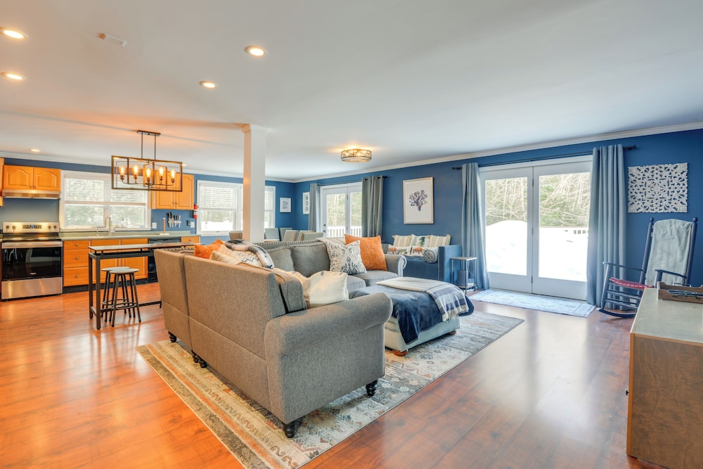 Ski, Golf & Hike: Spacious Dover Retreat!
