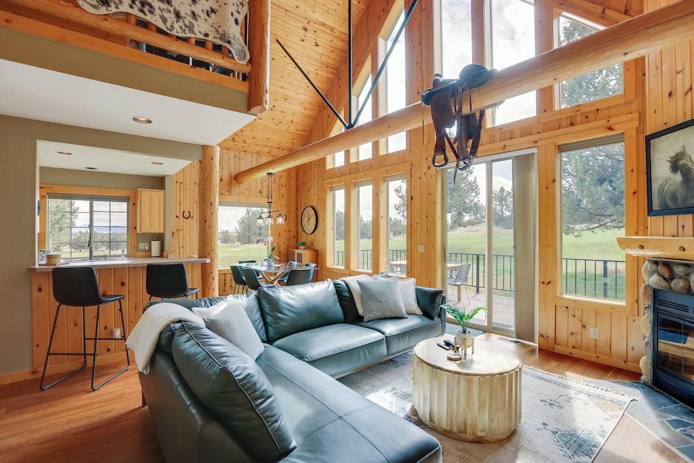 Hike, Fish & Ski: Redmond Escape w/ Hot Tub!