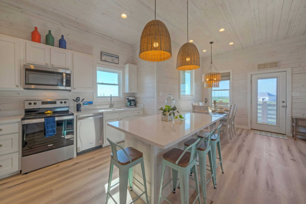 Sleeps 20 2 Homes w/ Beach Boardwalk Access, Water Canal Views, & Priv Pools