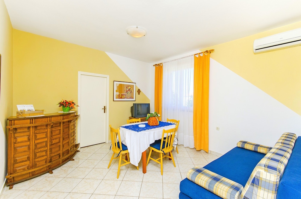 Apartments Biserka