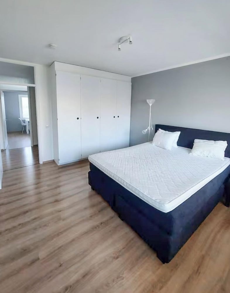 2BR Apt in Quiet Neighborhood