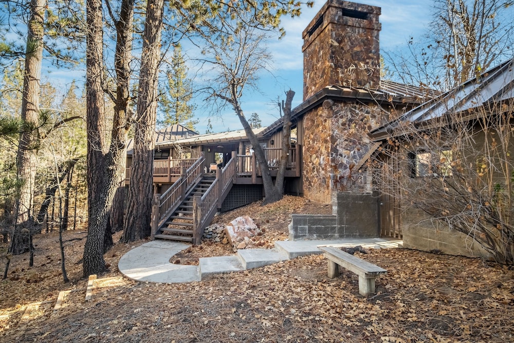 Heavenly Valley by Avantstay Home w Pool Sauna Hot Tub Game Room Tennis Crt Basketball Crt