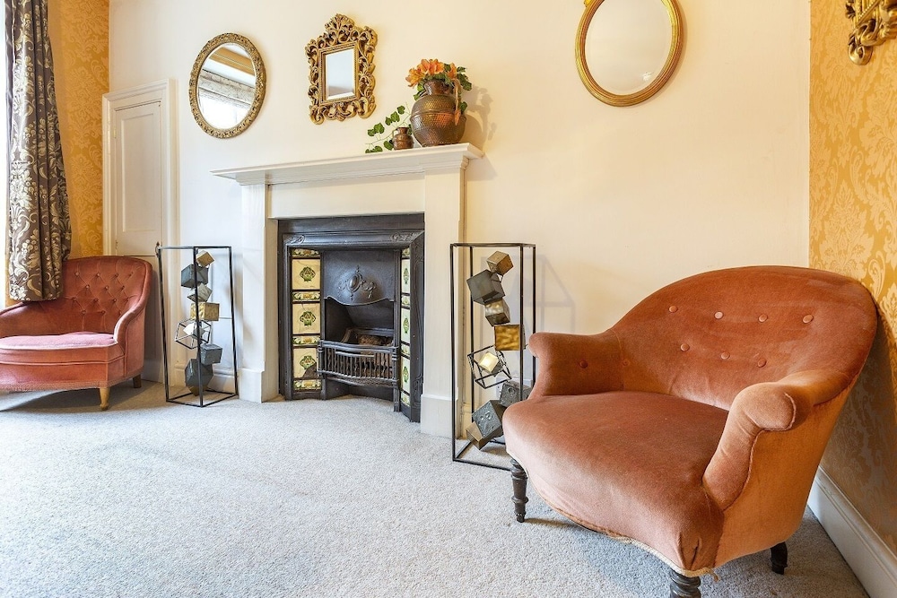 The Wonderland Townhouse - Amazing Alice in Wonderland 8BDR Home
