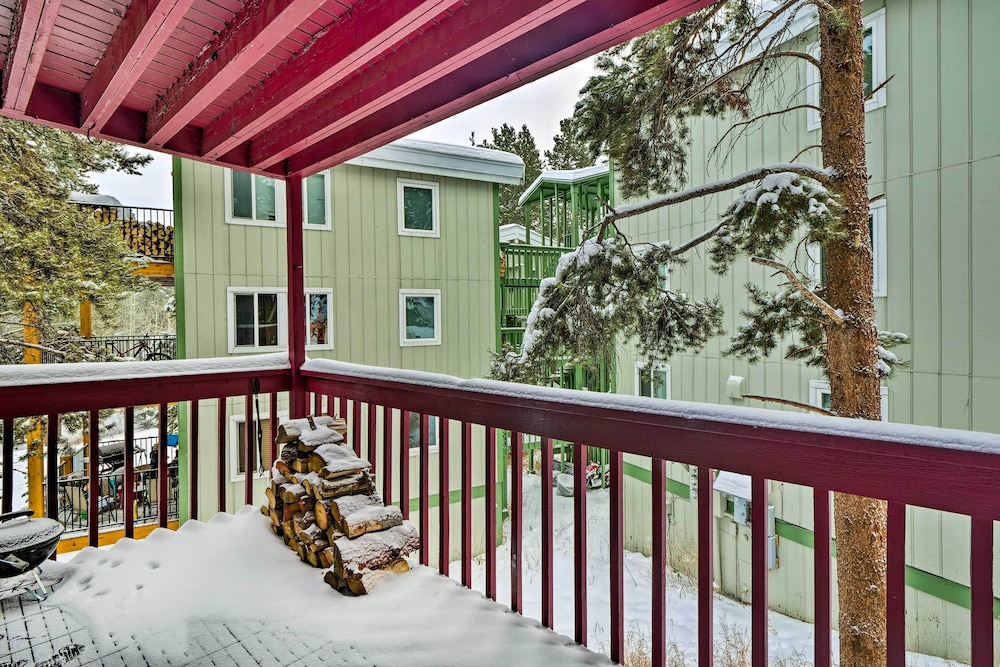 Free Ski Shuttle: Mtn Escape in Breckenridge!