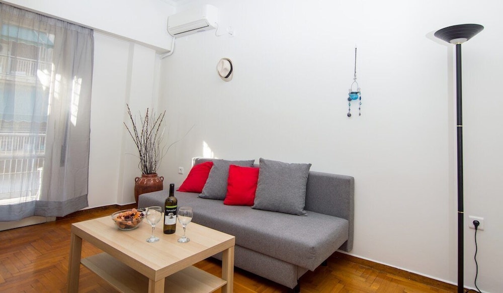 Sunny 1bd Apartment Just 1minute to Acropolis