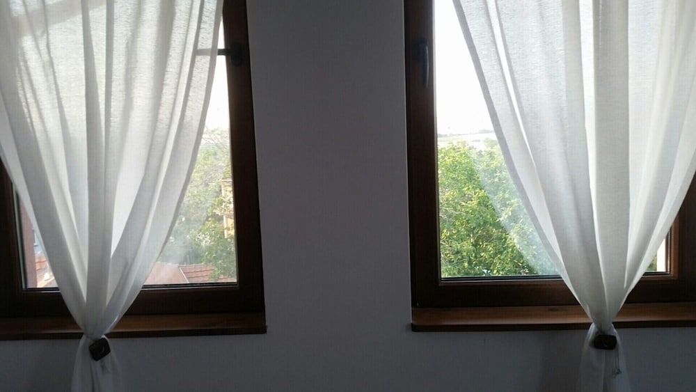 Remarkable 2-bed Apartment in Aleksandrovo view 3