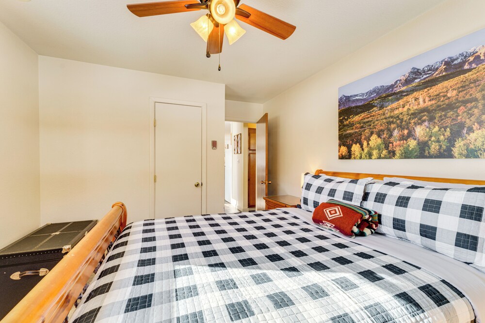 1/2 Mi to Skiing: Red River Condo w/ Free Shuttle!