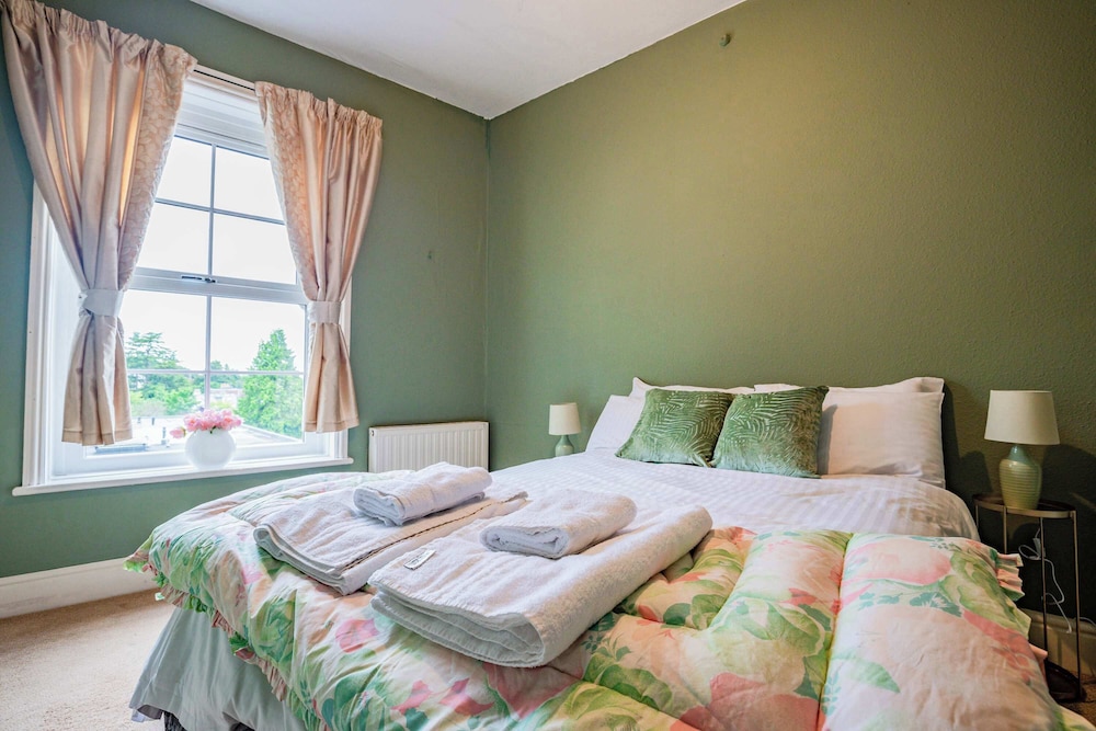Host Stay Broadbanks Apartment