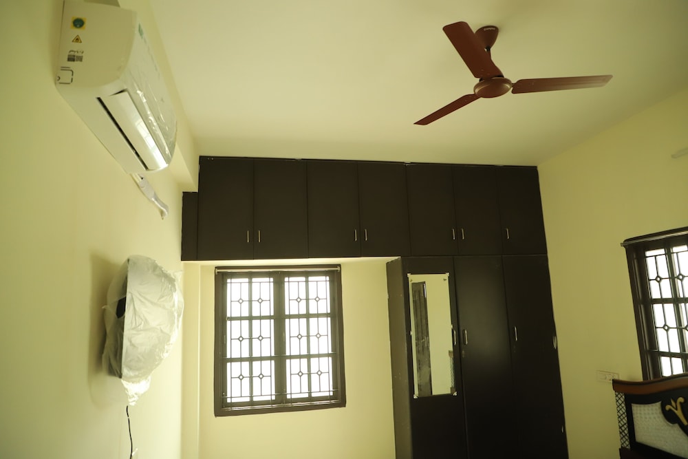 Shree Service Apartment