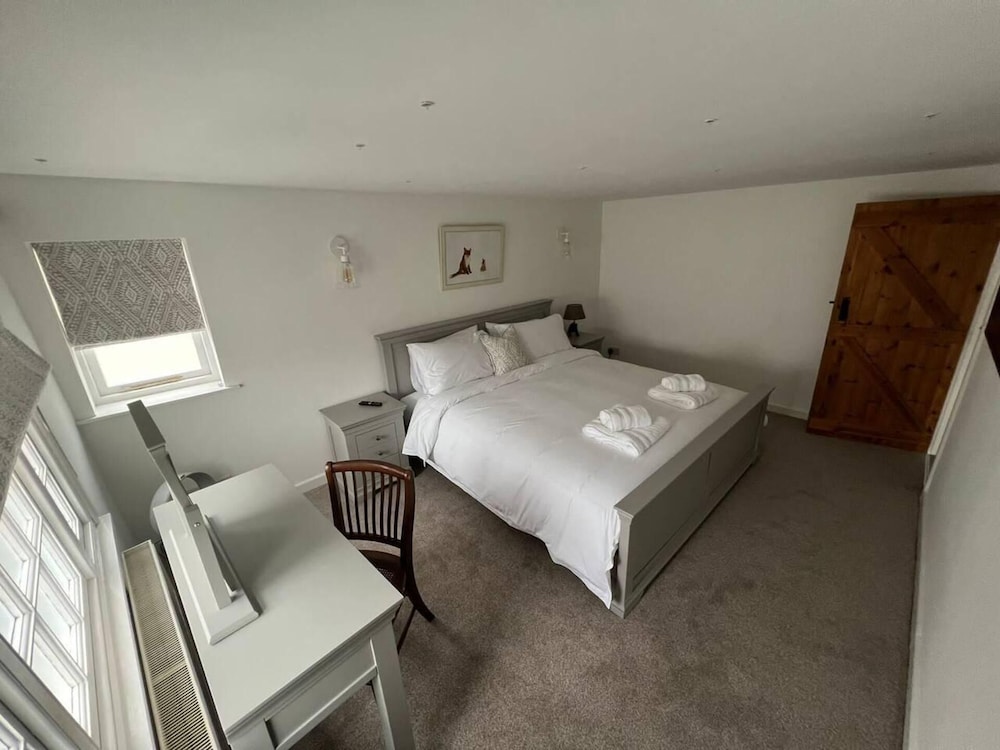2 Bed Grade 2 - Dates Back to 1500's view 4