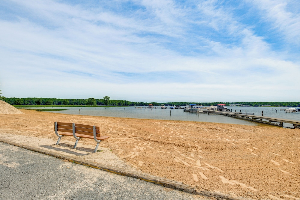 Hot Tub & Amenity Access: Lake Anna Retreat!