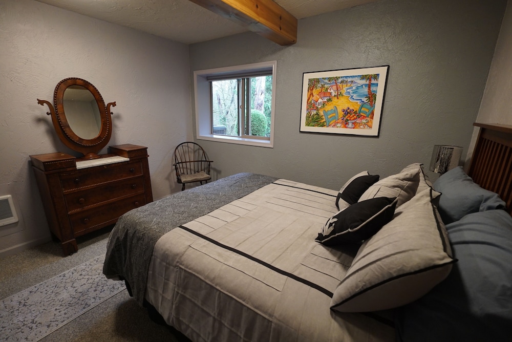 MapleRidge House: A BnB For All Seasons!