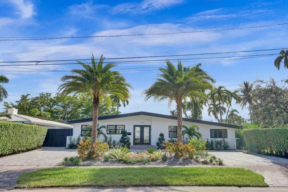Pool House 3 Bedroom Home Victoria Park
