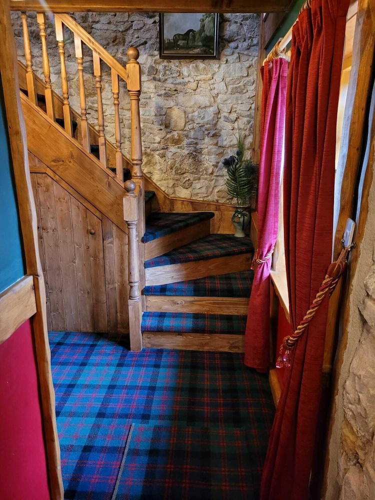 Traditional 2-bed Cottage in Dalry