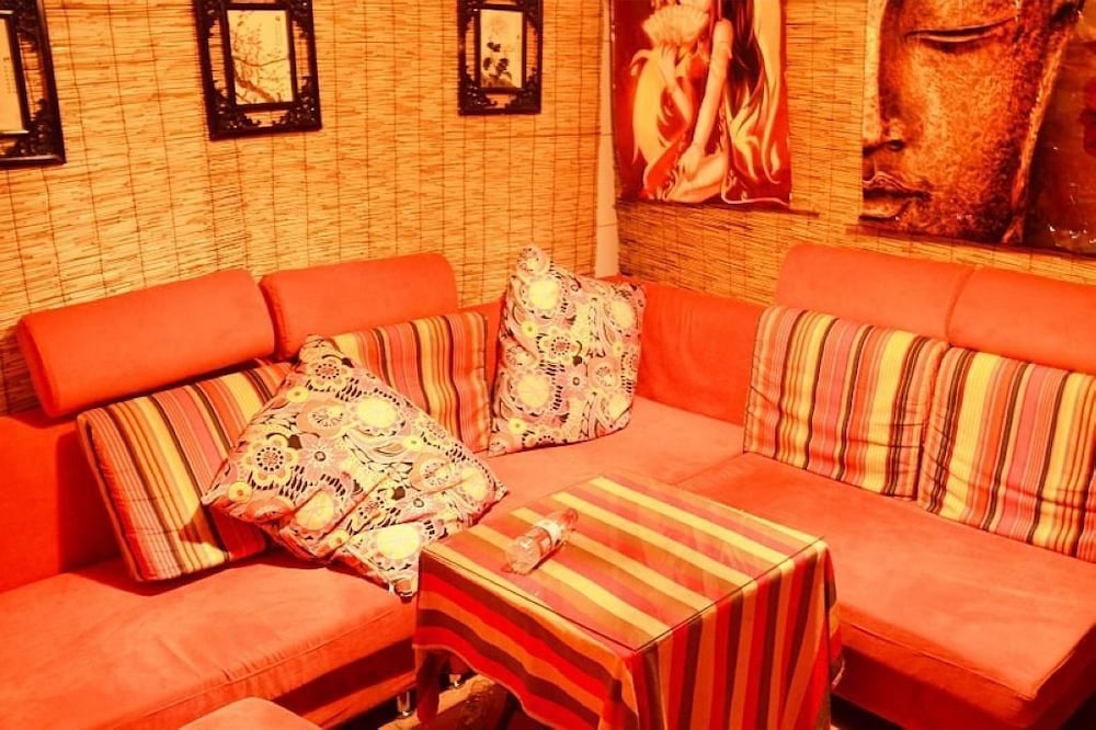 Leo Hostel