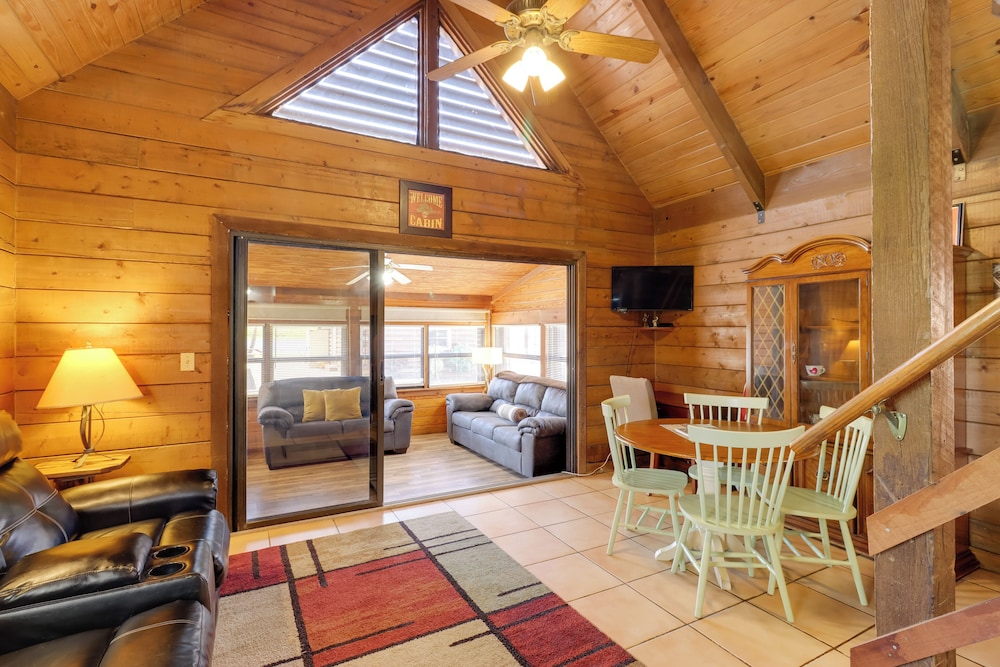Cabin w/ Boat Launch & Pool Access in Okeechobee
