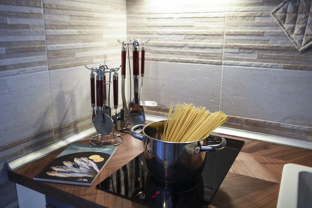 Le Torri Apartment en Como — kitchen