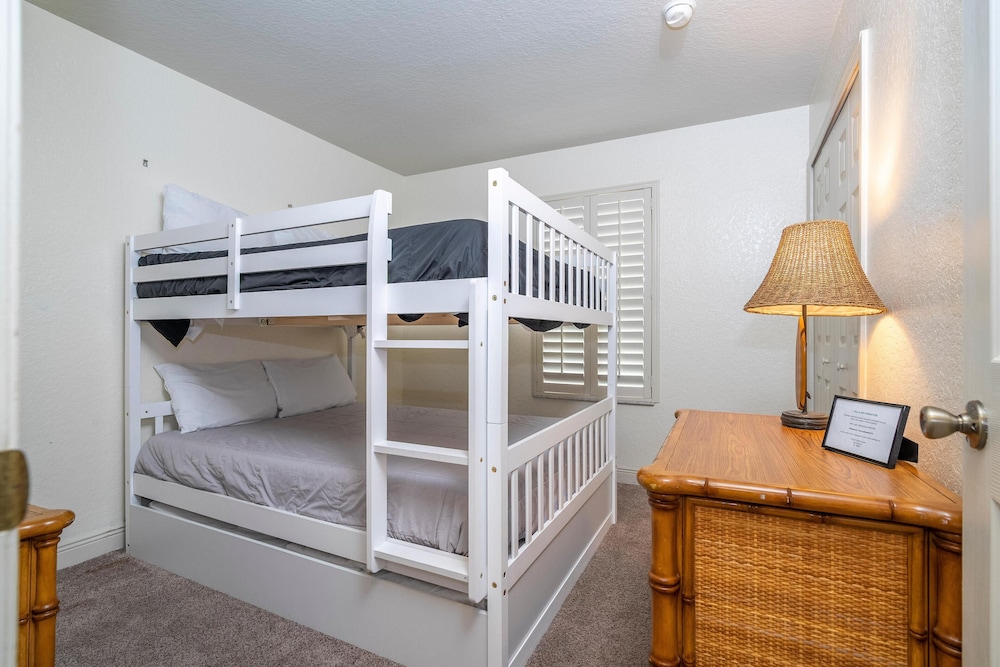 3132 CA - Charming Townhome Retreat