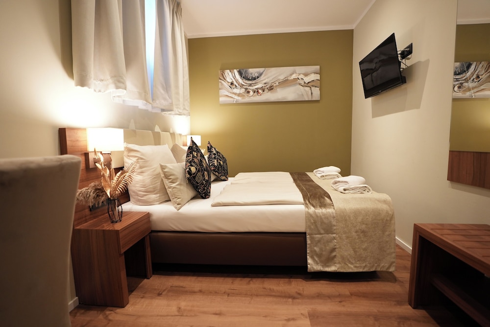 Frankfurt Vacations - Hotel Attache - Property Image 94