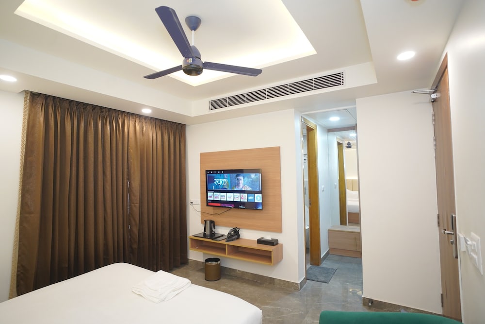 Royal Raven Hotel And Banquet