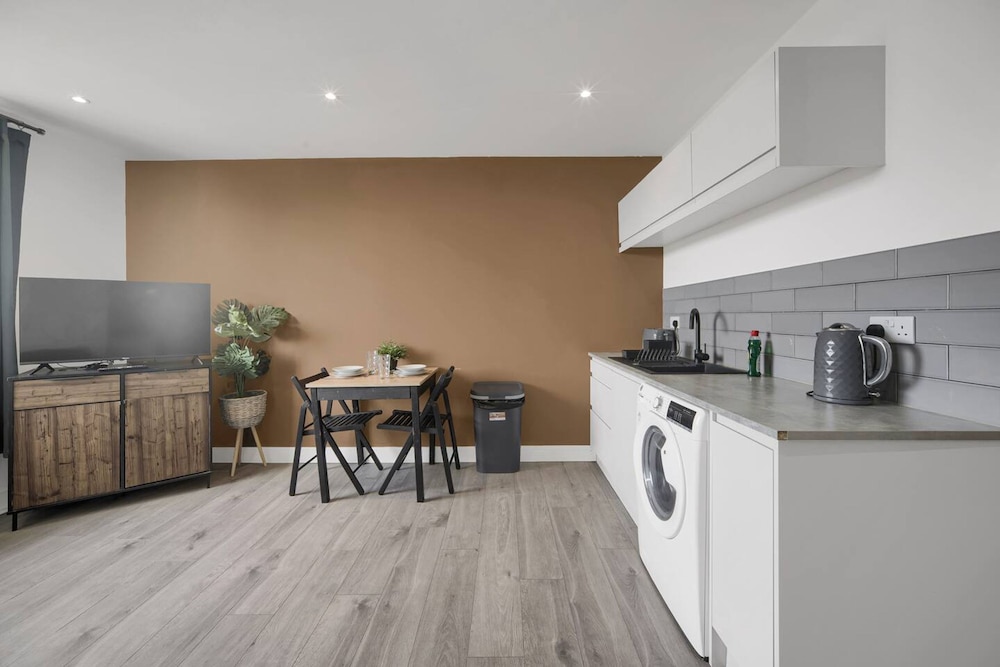 Stylish Modern Apartment - Free Parking - W