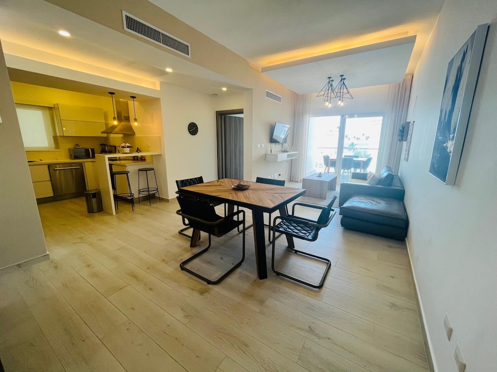 Beauty Apartment From Steps To The Beach F42 view 5
