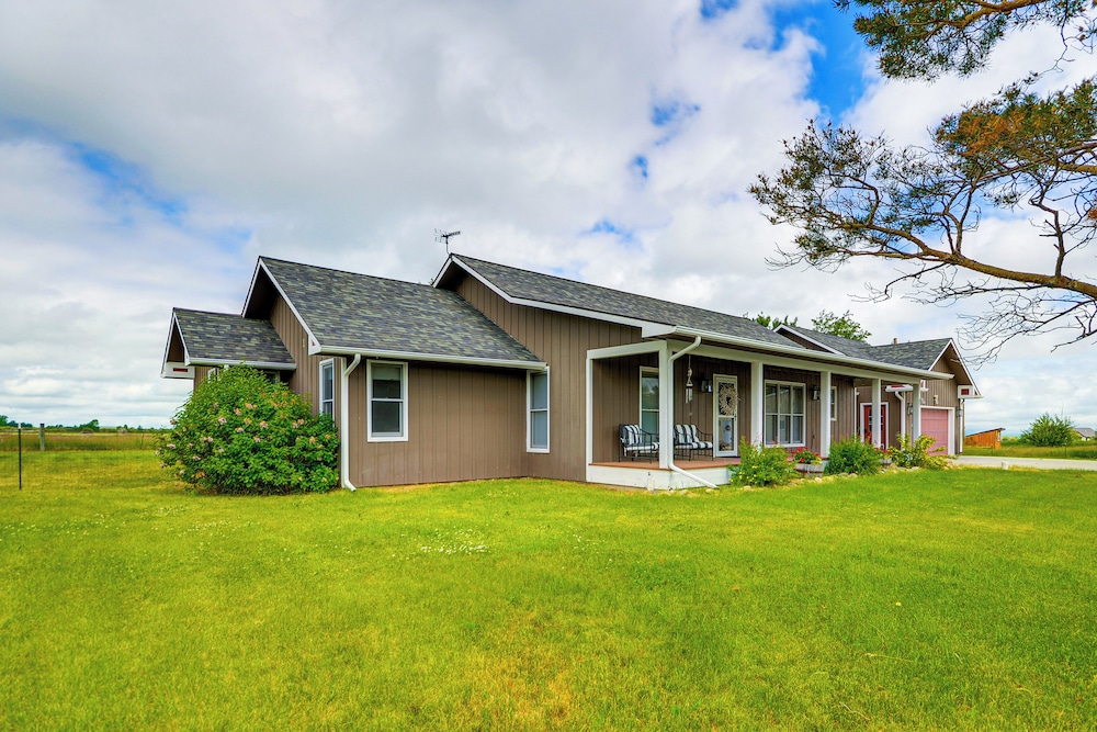 Lovely Roberts Home w/ Patio & Mountain Views! view 4