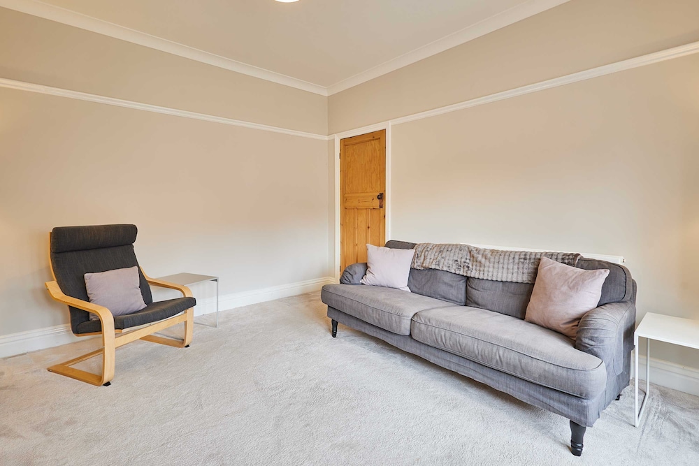 Host Stay Bristol Avenue
