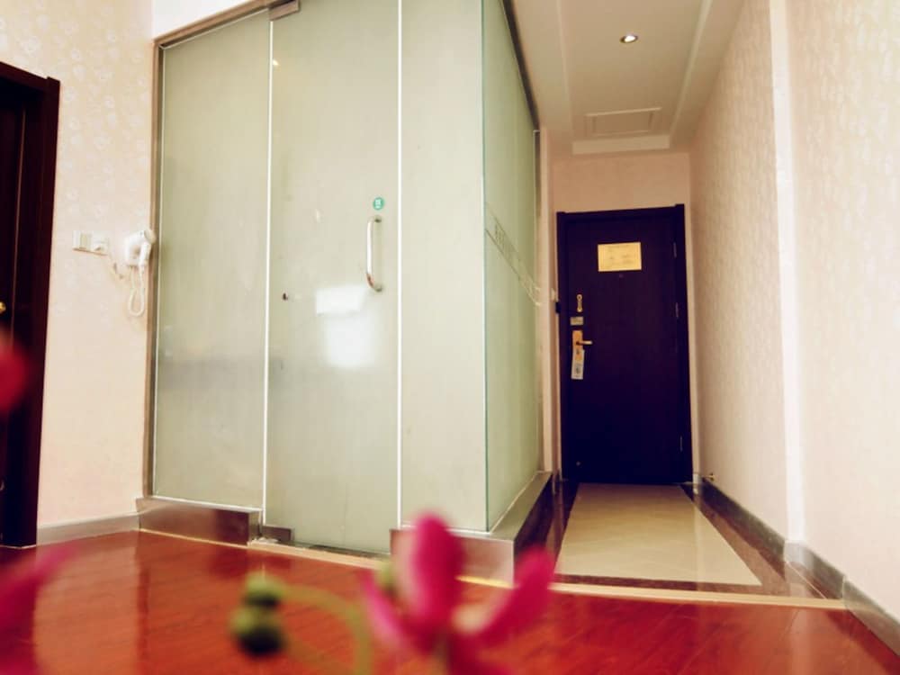 GreenTree Inn Lianyungang Ganyu South Station Express Hotel