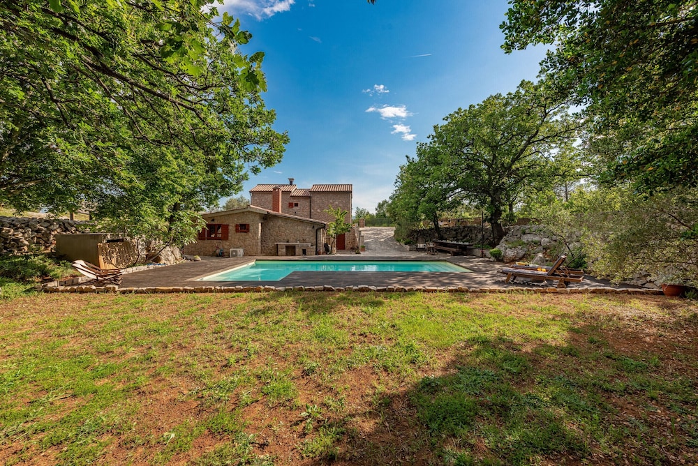 Villa Stone House Magarac view 5