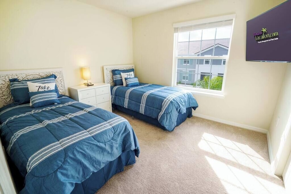 Fabulous 5 BR With Pool Solterra Resort