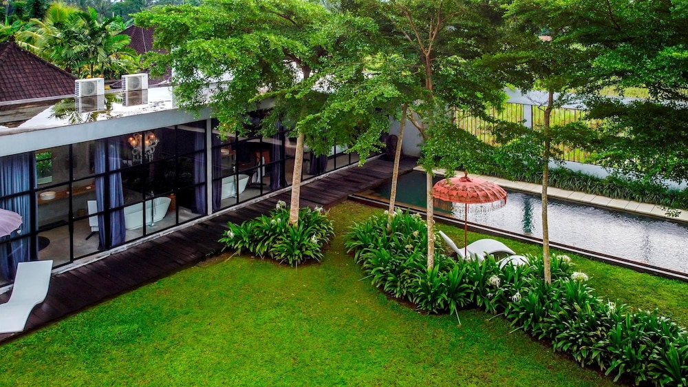Loft Volcano by Alfred in Bali - Stylish 2 BR Loft w Pool Garden Ricefields View