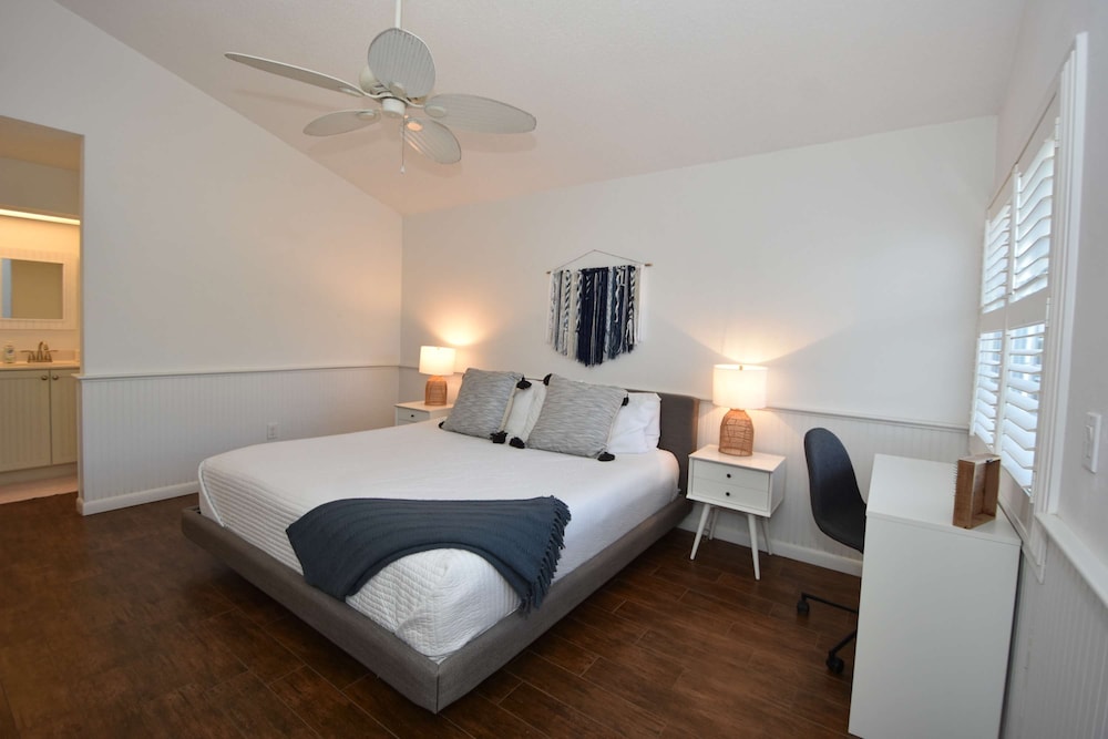 Sea Colony Cottage - Beachside Cottage in Beachfront Community w Pool